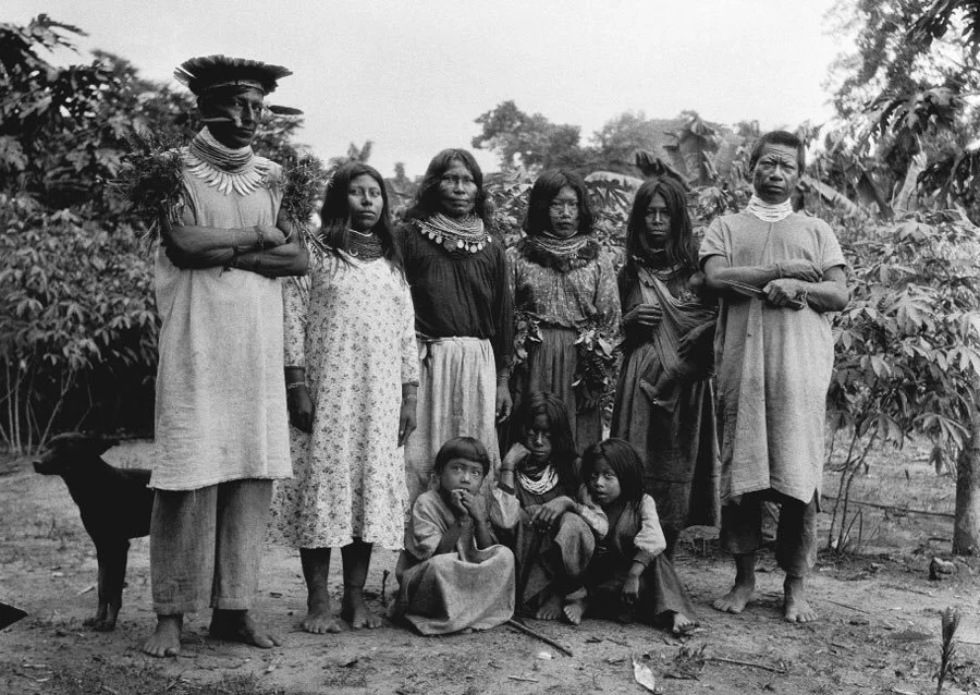 Taita Elías Lucitante with his family, 1942